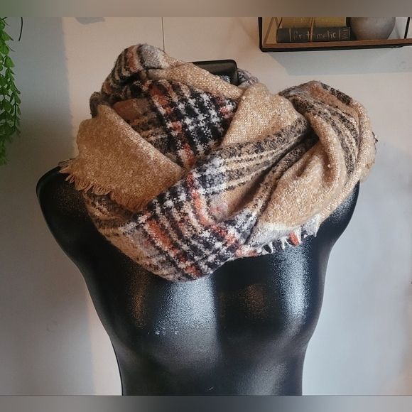 LA Express Tan and Brown Plaid Blanket Scarf - Picture 2 of 4